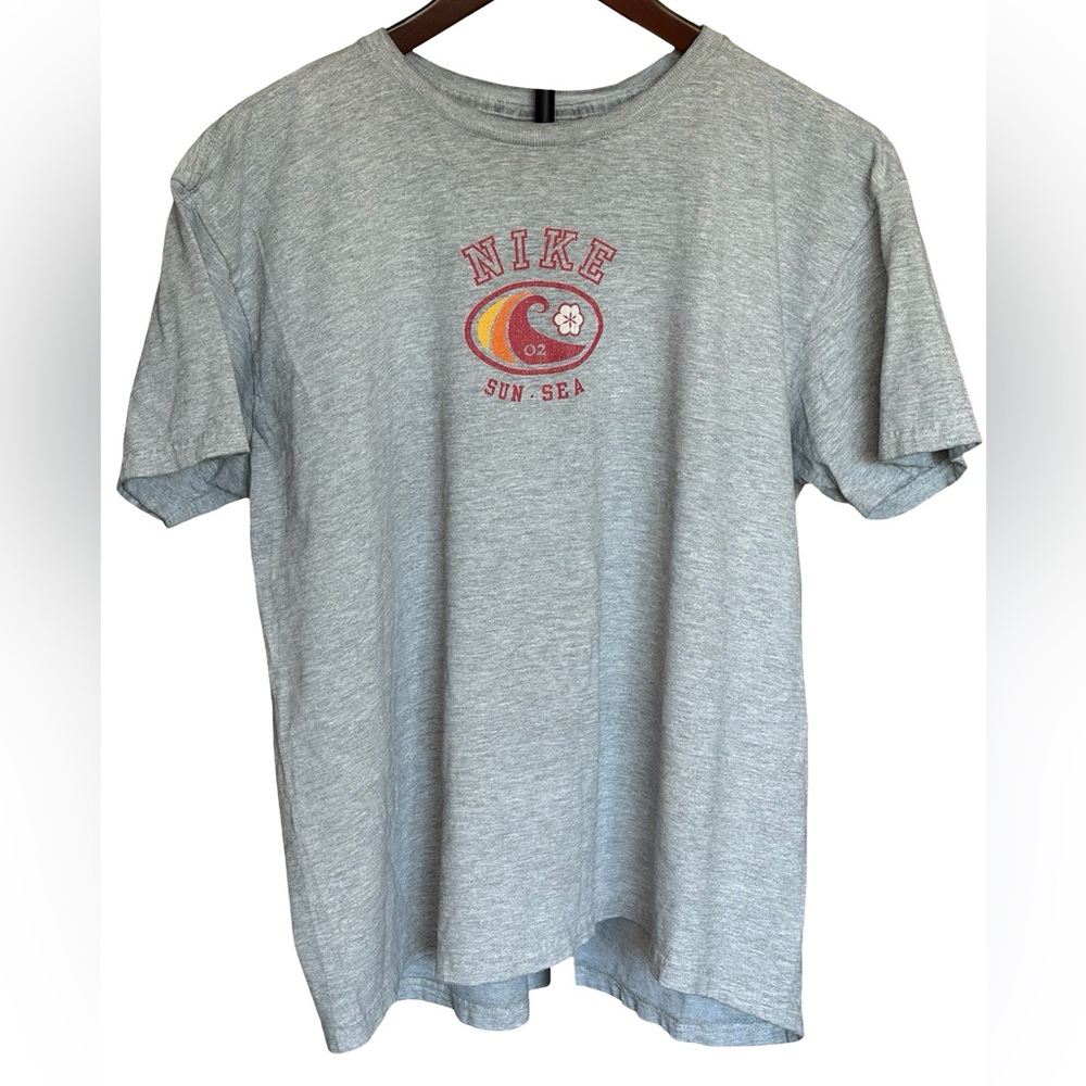 Nike Y2K Vintage Gray 'Sun + Sea' 2002 Graphic Crew Neck T-Shirt Medium?